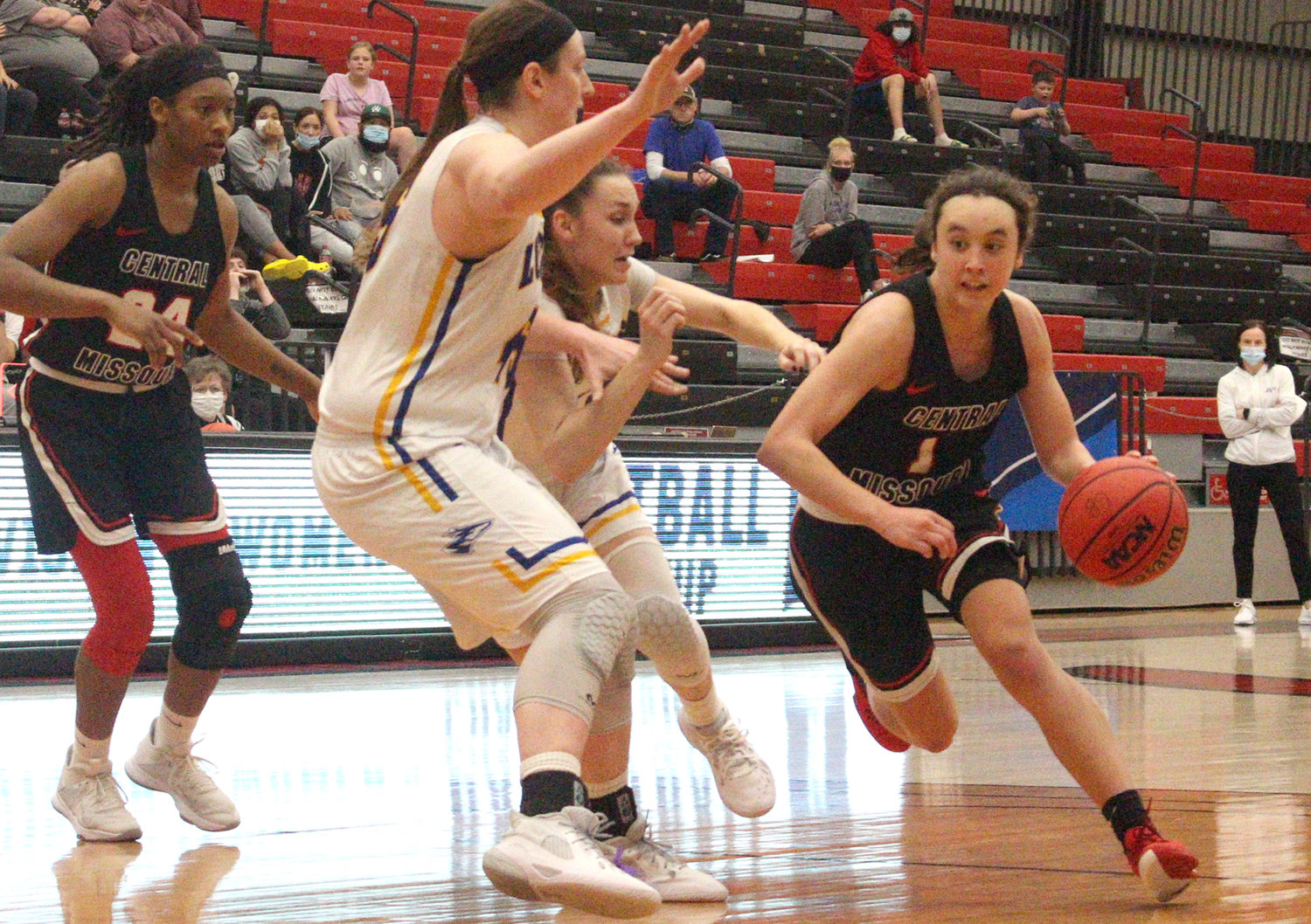 Jennies catch Lopers by storm to cap regional title game